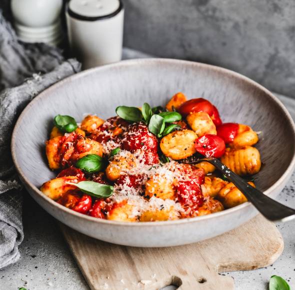 15-Minuten-Gnocchi mit Knoblauch-Tomaten