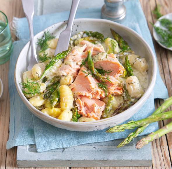 Lachs-Spargel-Gnocchi mit Dill-Rahm