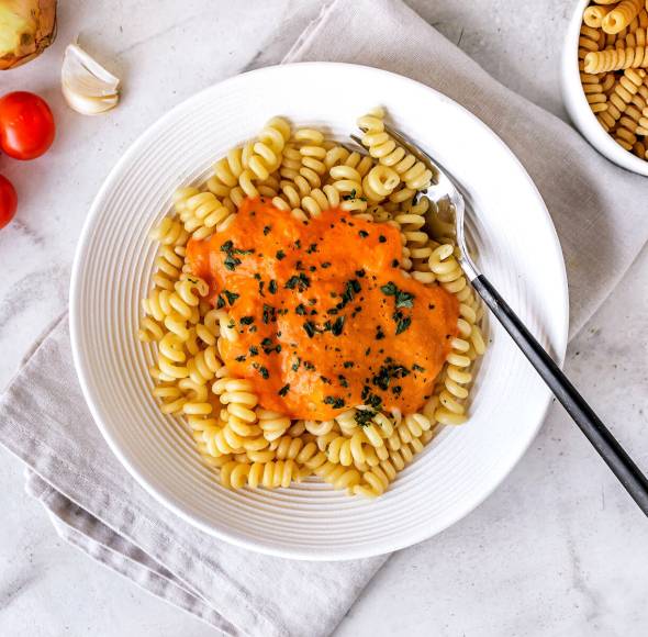Tomaten-Zwiebel-Pasta