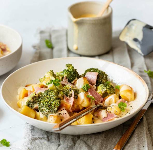 Gnocchi mit Schinken und Sauce Hollandaise