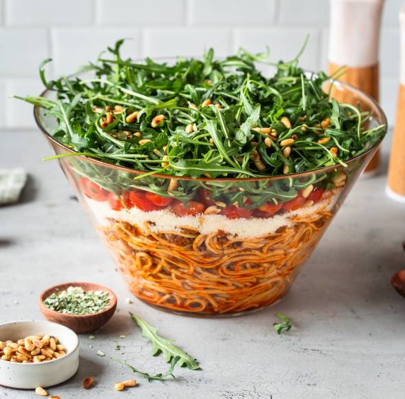 Italienischer Spaghetti-Schichtsalat