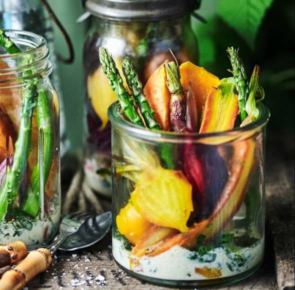 Ofengemüse-Salat mit Knoblauch-Senf-Dressing