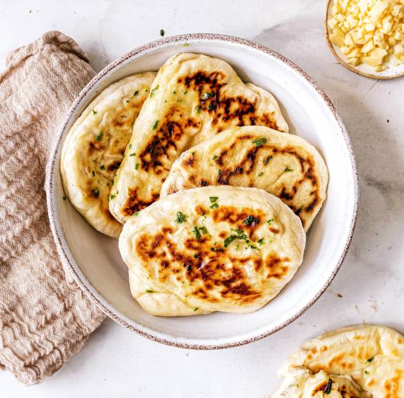 Cheesy Naan Brot