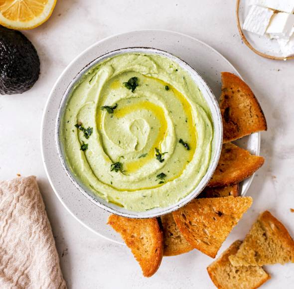 Cremiger Avocado-Feta Dip