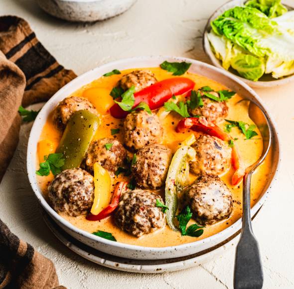 Hackbällchen in Paprika-Rahm-Soße