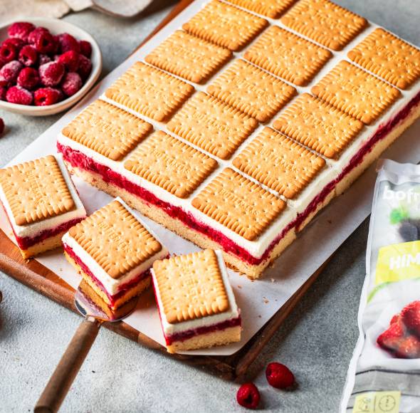 Butterkekskuchen mit Himbeeren