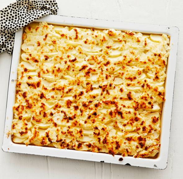 Buttermilch-Blechkuchen mit Apfel und Kokos