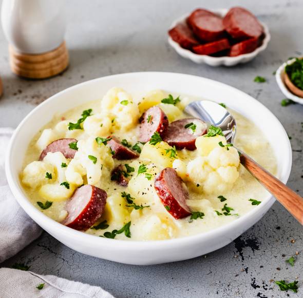 Einfacher Blumenkohl-Kartoffel-Eintopf mit Cabanossi