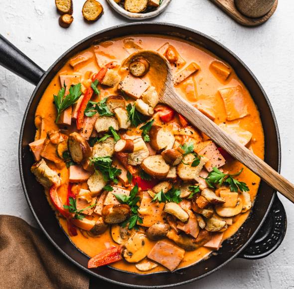 Leberkäse-Gulasch mit Brezel