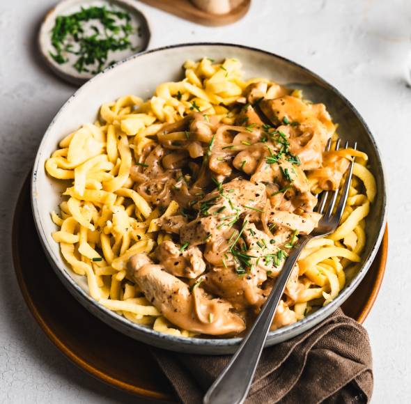 Zwiebel-Rahm-Geschnetzeltes mit Spätzle