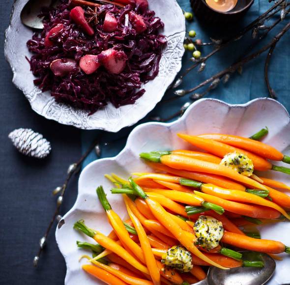 Weihnachtlicher Rotkohl und gedünstete italienische Karotten