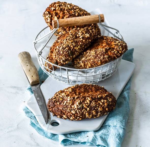 Kernige Low-Carb-Brötchen