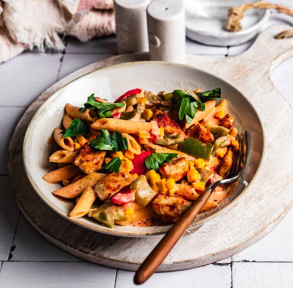 20-Minuten-Hähnchen-Mais-Nudelpfanne