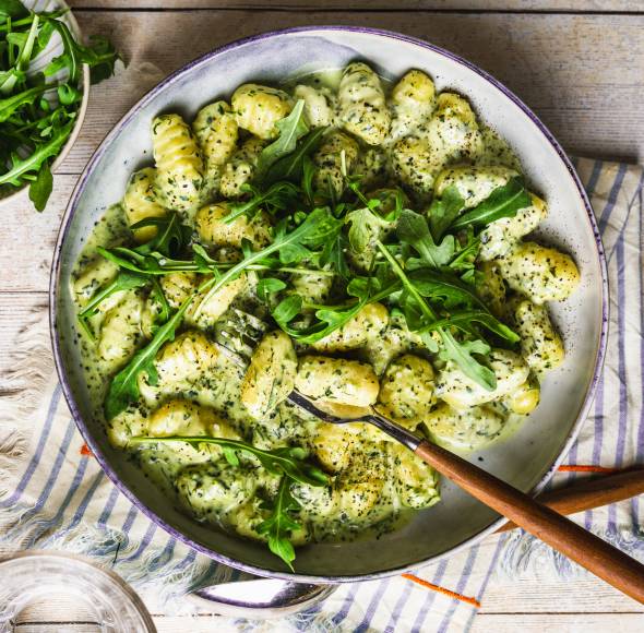 Gnocchi mit Kräutersoße und Rucola