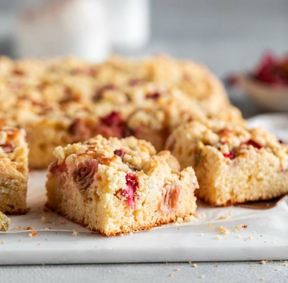 Rhabarberkuchen mit Streuseln vom Blech