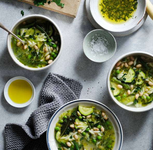 Schnelle Orzo-Gemüse-Suppe