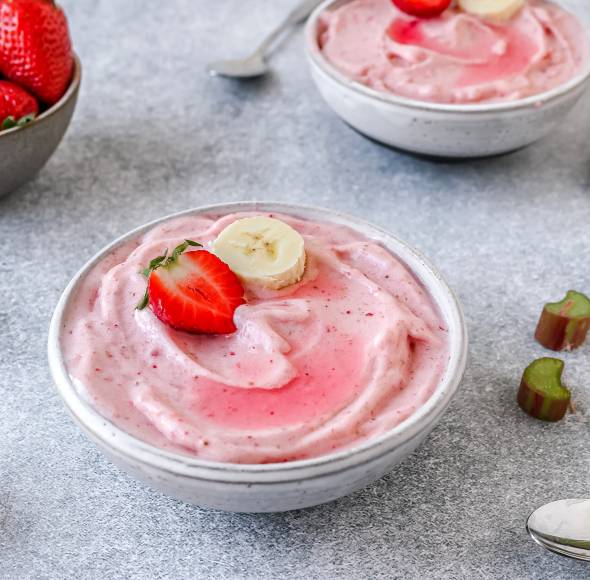 Erdbeer-Rhabarber Nicecream
