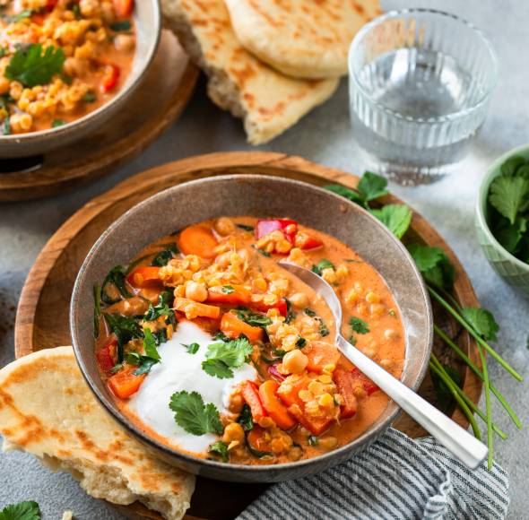 High Protein Linsencurry mit Kichererbsen und Spinat