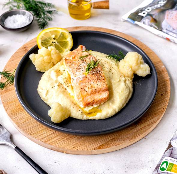 Low Carb Blumenkohlpüree mit Lachsfilet
