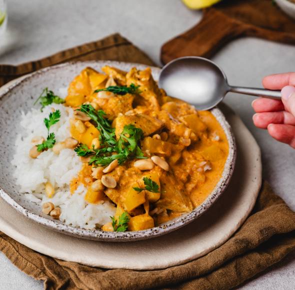 Indisches Curry-Hähnchen mit Kokos-Reis