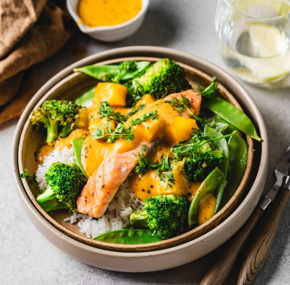 Lachs mit Mangosoße und Sticky Rice