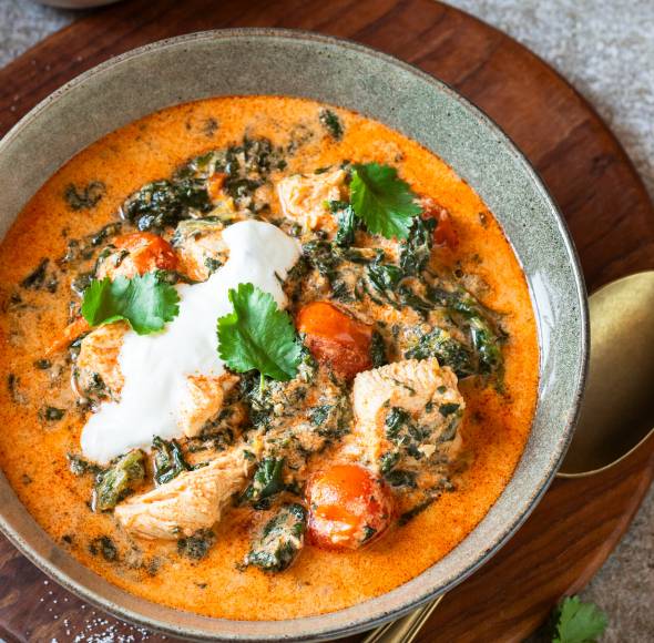 Tomaten-Spinat Curry mit Hähnchen
