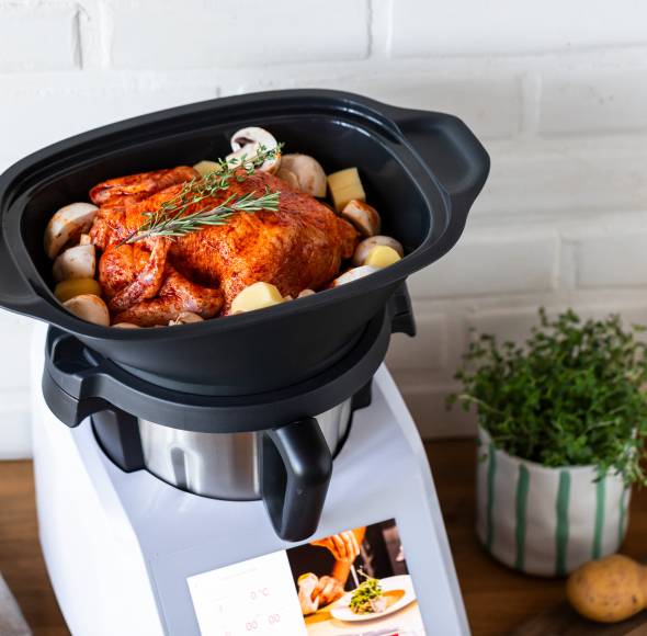 Ganzes Hähnchen aus dem Dampfgaraufsatz