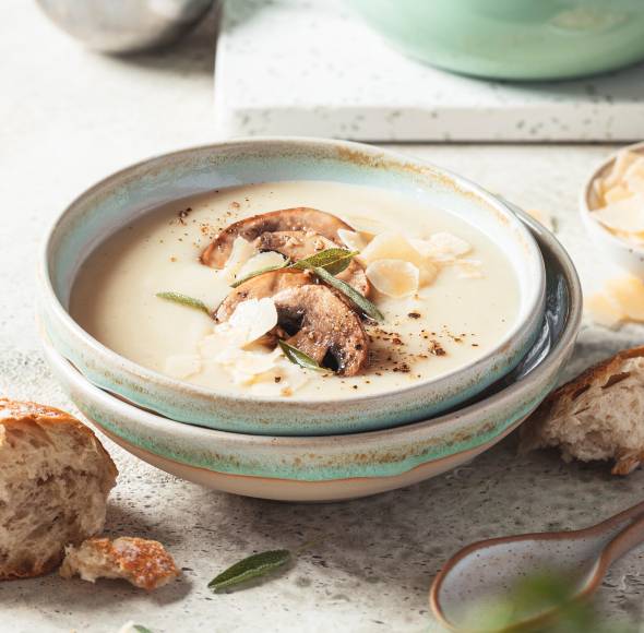 Blumenkohl-Parmesan-Suppe mit Pilzen