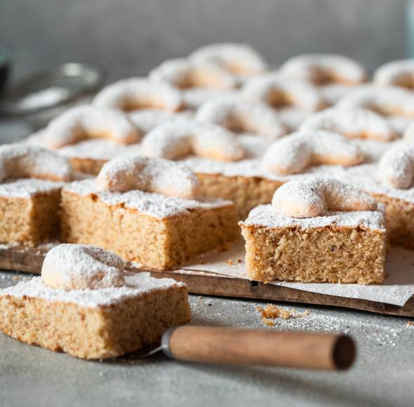 Seidiger Vanillekipferlkuchen vom Blech