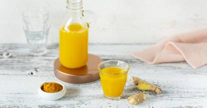 Ingwer-Powershot mit Kurkuma