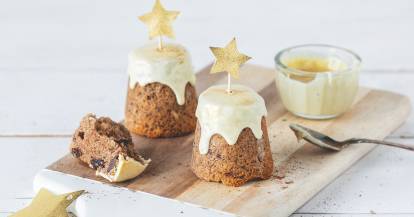 Softe Schoko-Lebkuchenküchlein mit weißer Zimt-Glasur