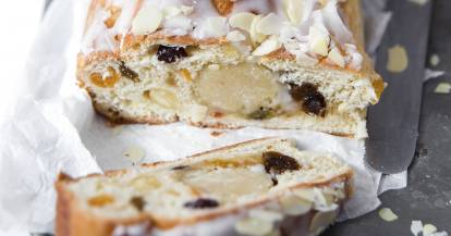 Marzipanstollen mit Zuckerguss