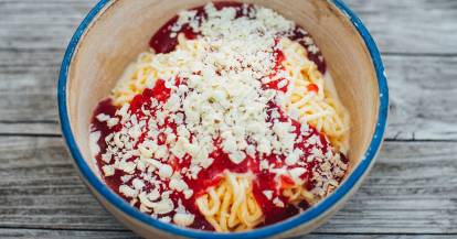 Spaghettieis mit Erdbeersoße