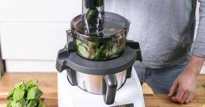 Gurke wird mit dem WunderSlicer® in Scheiben geschnitten