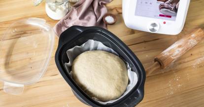 Pizzateig im Dampfgaraufsatz des Monsieur Cuisine