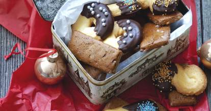 Dose mit verschiedenen Plätzchen darin