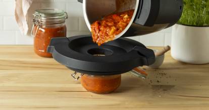 Monsieur Cuisine Topf mit Tomatensoße