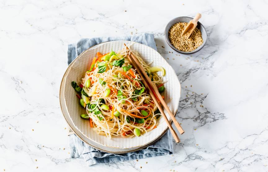 Glasnudelsalat mit Sweet-Chili-Dressing