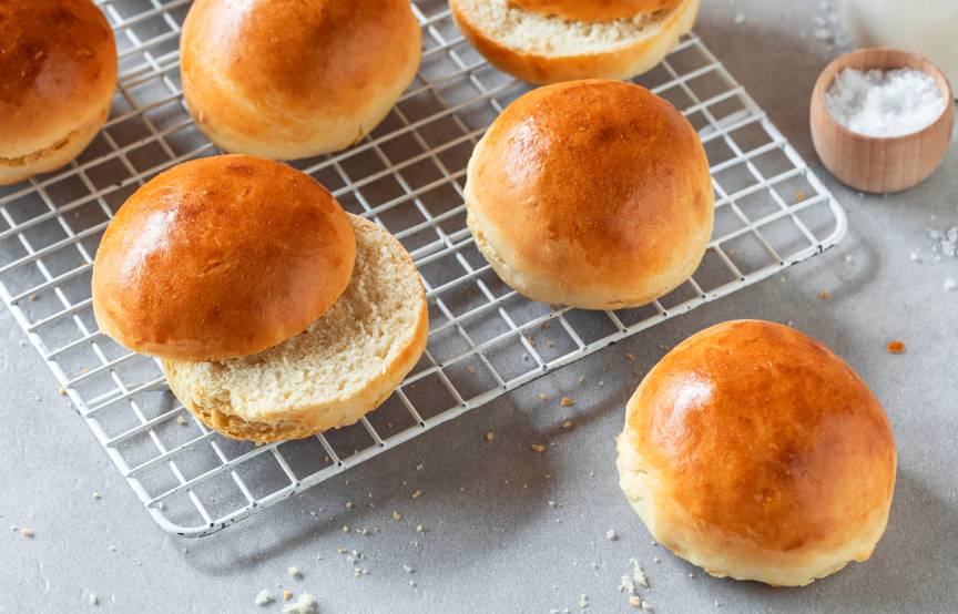 Einfache Burger Buns mit frischer Hefe