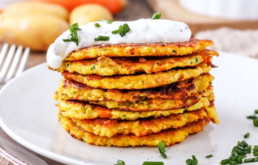 Gemüse-Kartoffelpuffer mit Kräuterdip