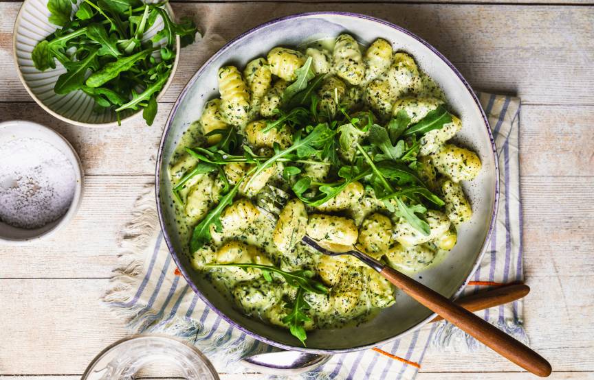 Gnocchi mit Kräutersoße und Rucola