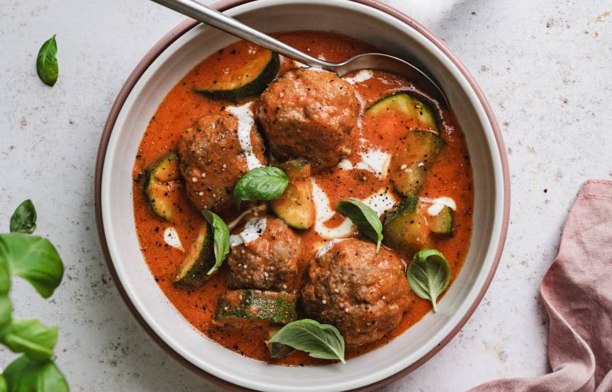 Italienischer Zucchinitopf mit Hackbällchen