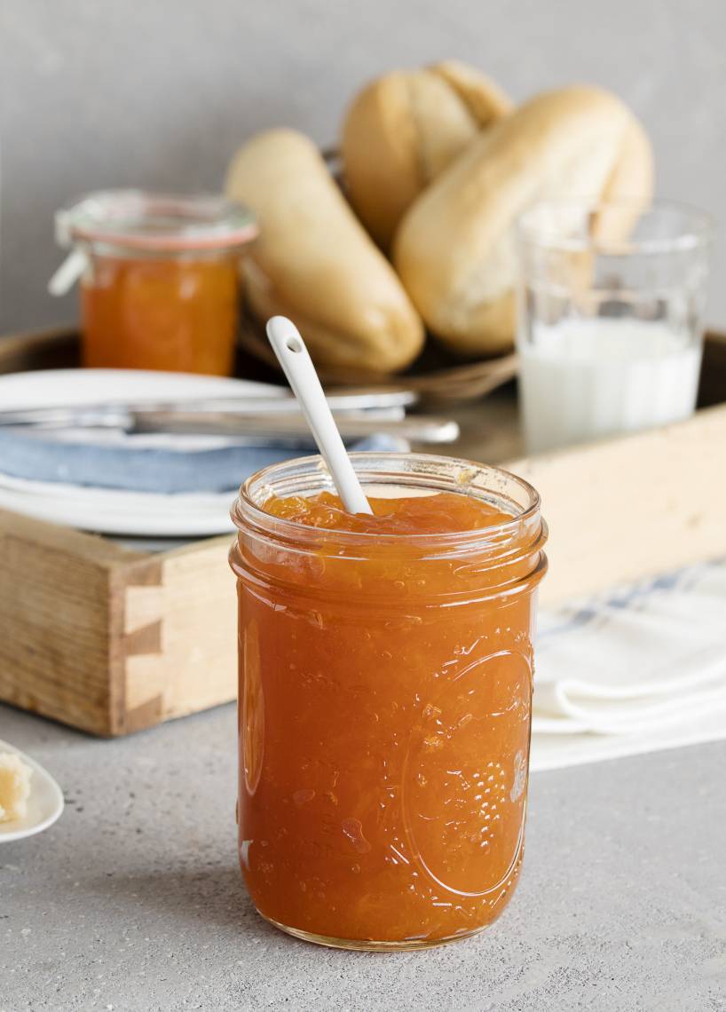 Aprikosenkonfitüre mit Marzipan