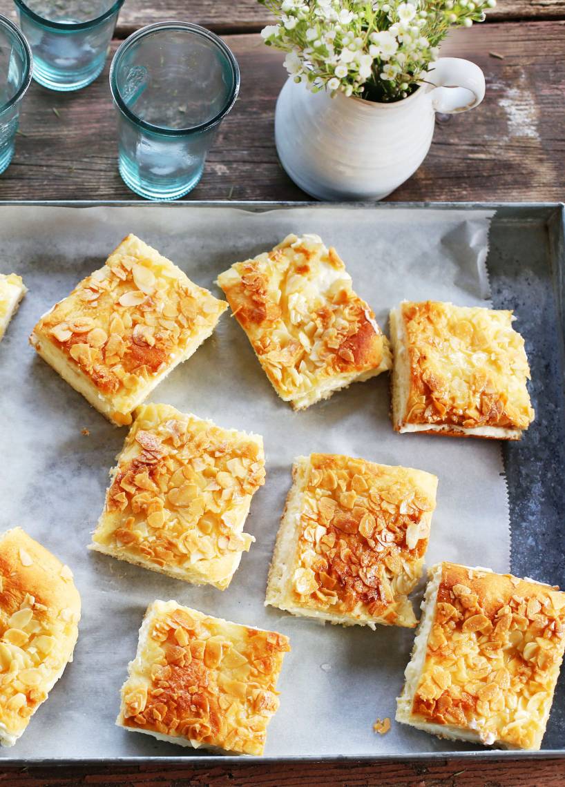 Bienenstich mit Puddingfüllung