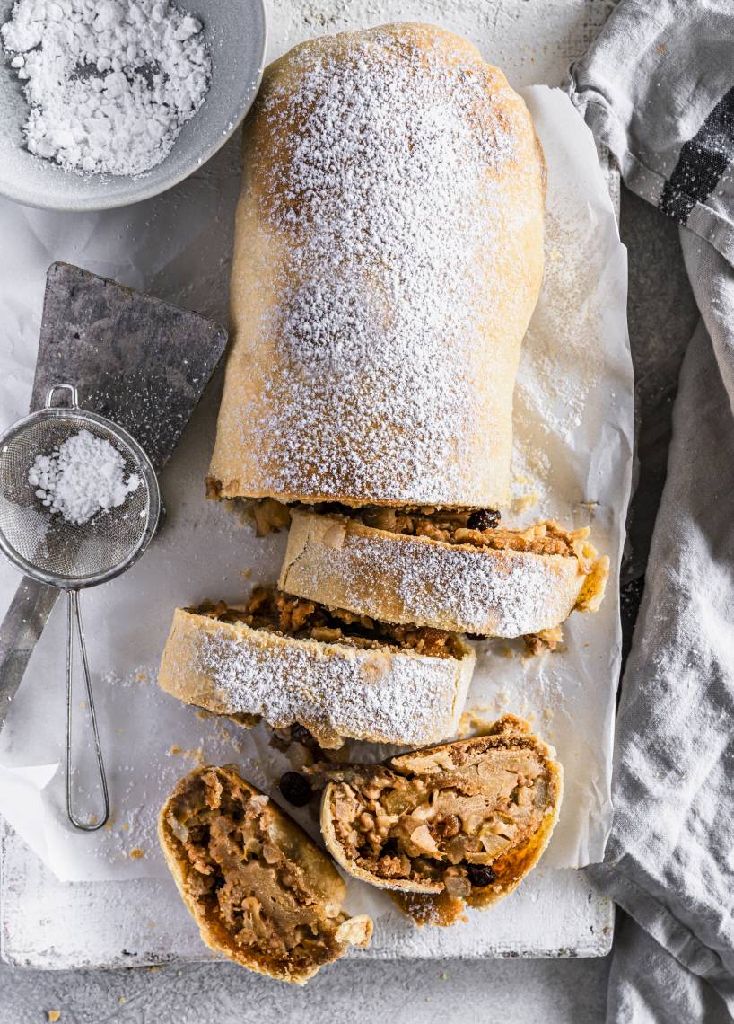 Birnen-Strudel mit Walnüssen und Kardamom