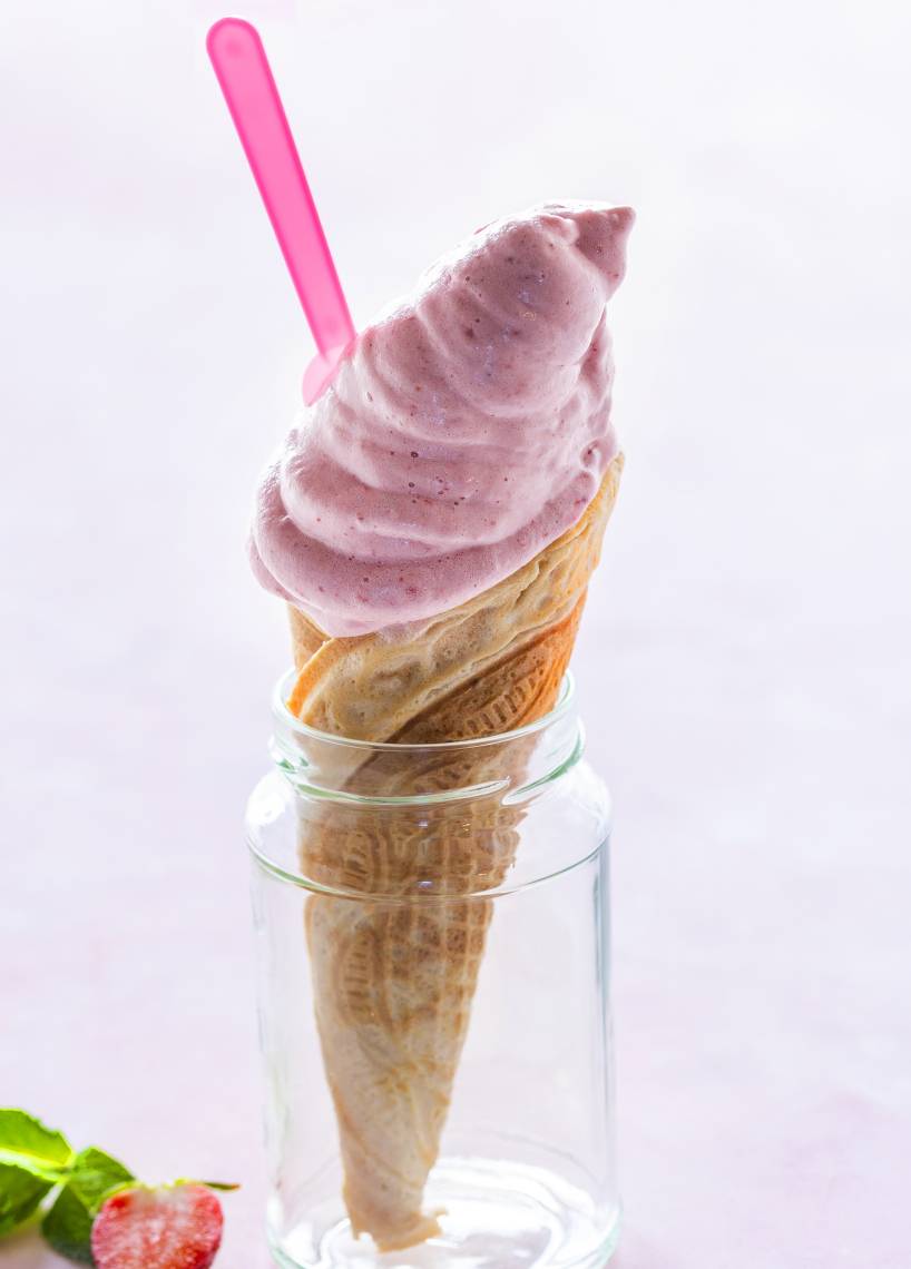 Cremiges Erdbeer-Softeis