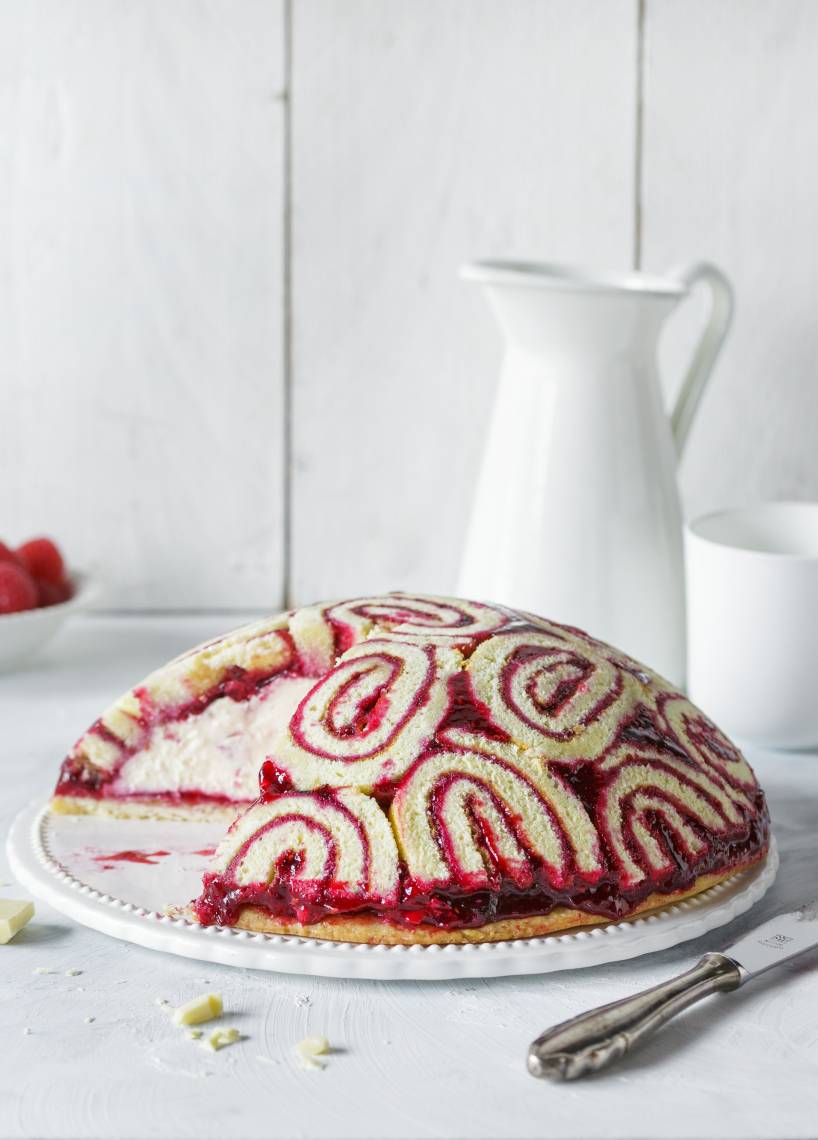 Frischkäse-Kuppeltorte mit Fruchtfüllung