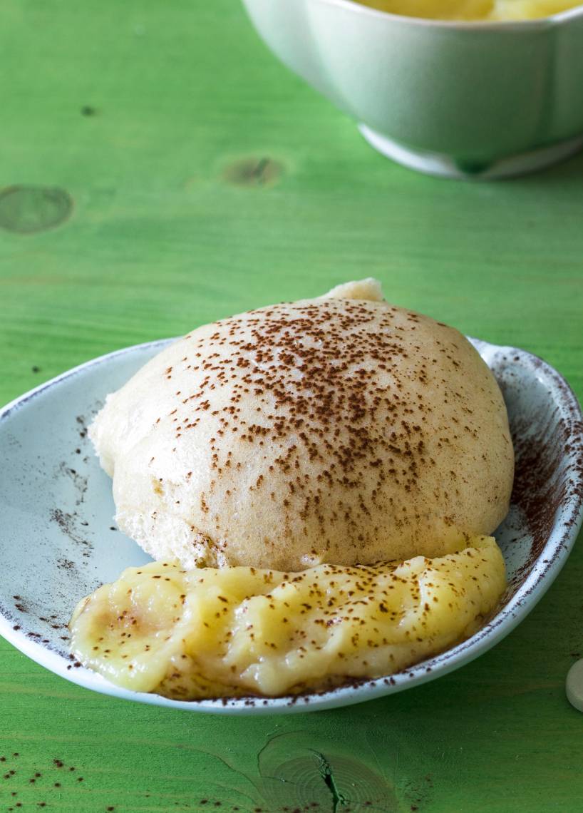 Germknödel mit Apfelmus