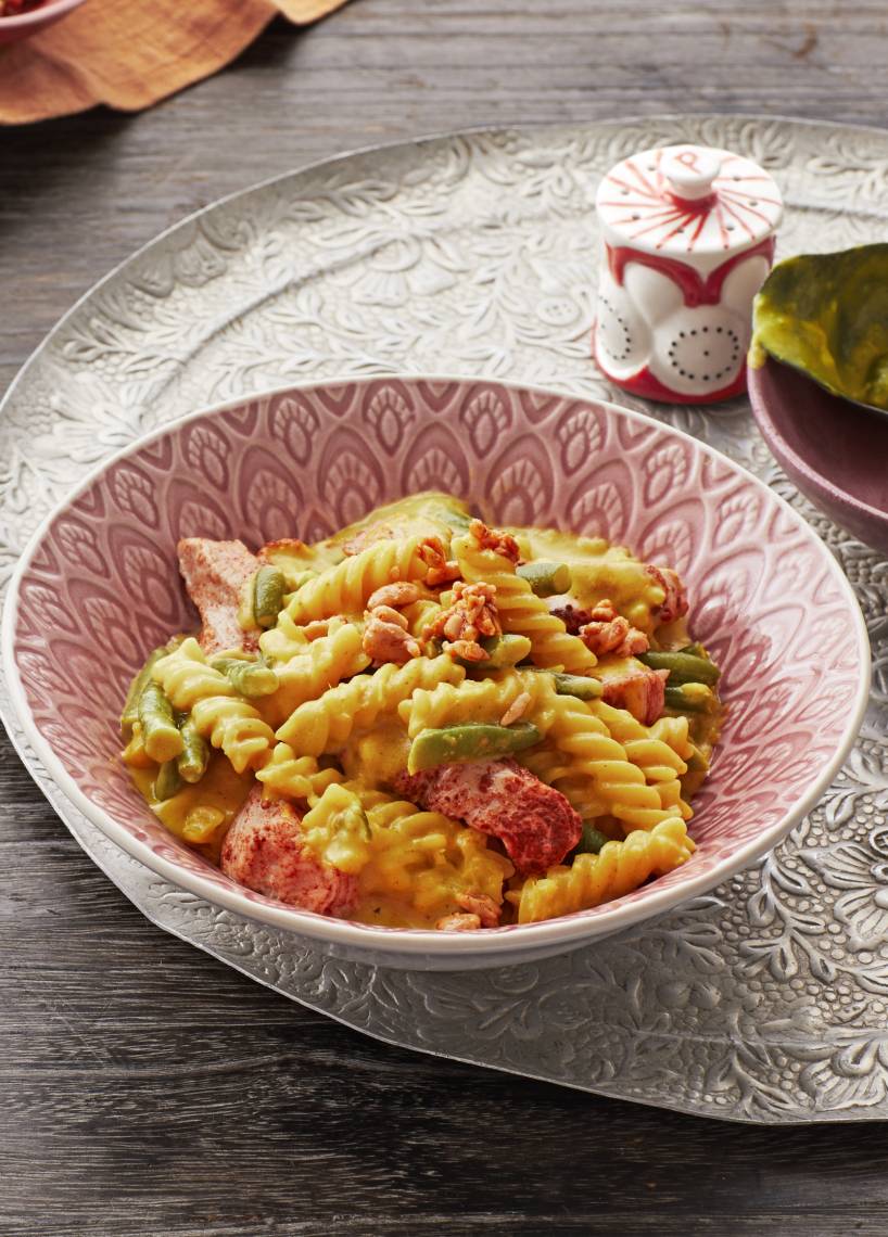 Goldene Pasta mit Ingwer und Kurkuma