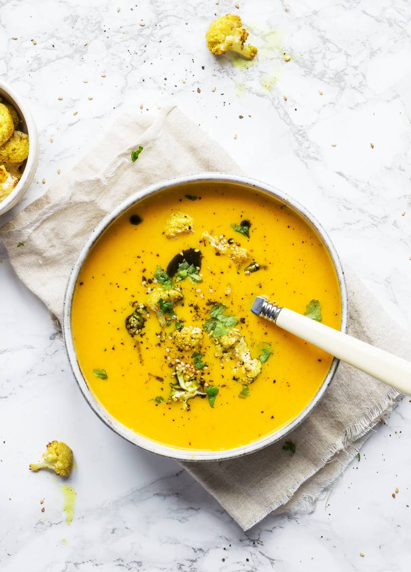 Karottensuppe mit geröstetem Sesam-Blumenkohl